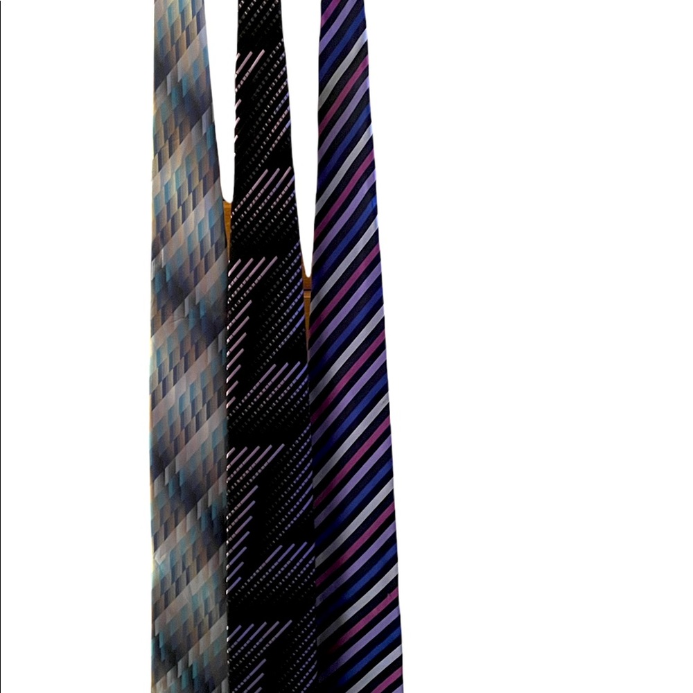 3 Van Heusen ties. Excellent condition.